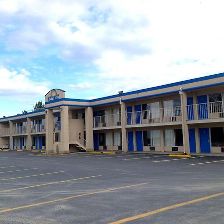 Days Inn By Wyndham Staunton Kültér fotó