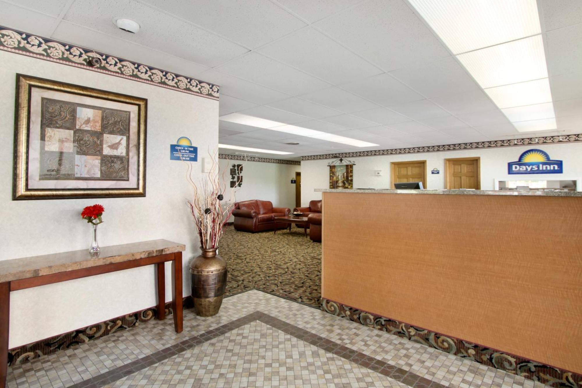 Days Inn By Wyndham Staunton Kültér fotó